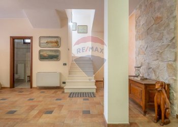 Scale - Villa Via Circonvallazione
 
35, Montecilfone - foto 31