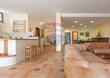 Sala da pranzo - Villa Via Circonvallazione
 
35, Montecilfone - foto 32