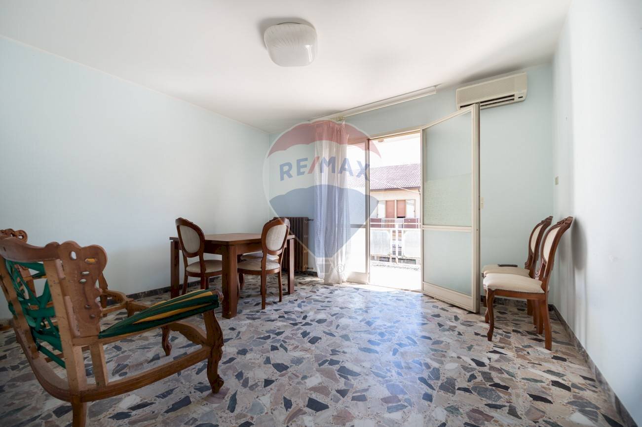 Sala da pranzo - Casa semi indipendente Viale Regina Margherita
 
70, Villamagna - foto 1