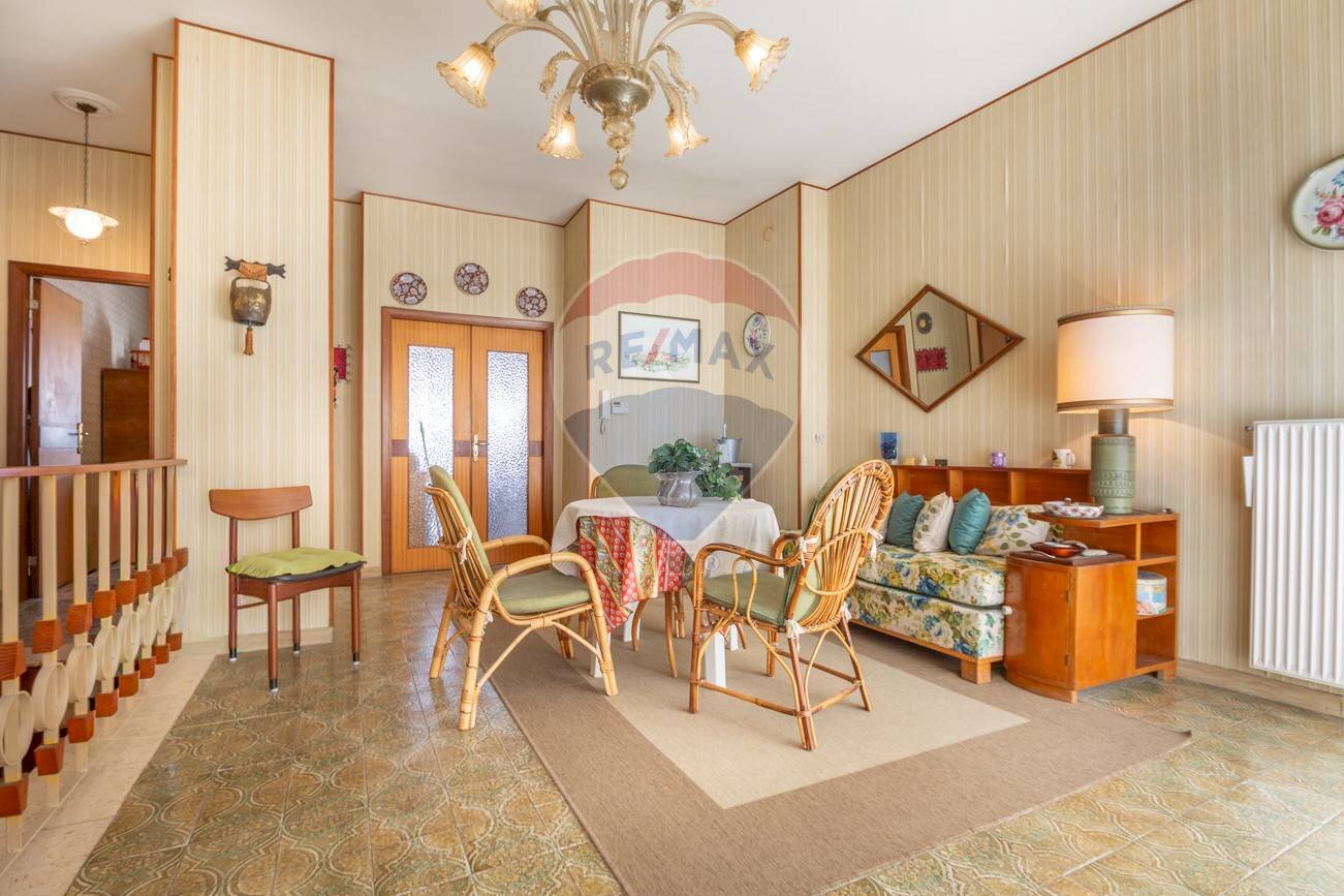 Sala da pranzo - Villa VIALE ALCIONE
 
68, Francavilla al Mare - foto 2