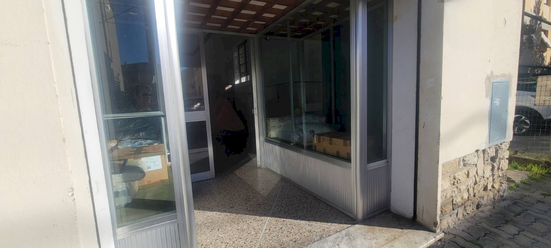 Foto 1 - Locale Commerciale via G. Pascoli
 
100, Cascina - planimetria 1