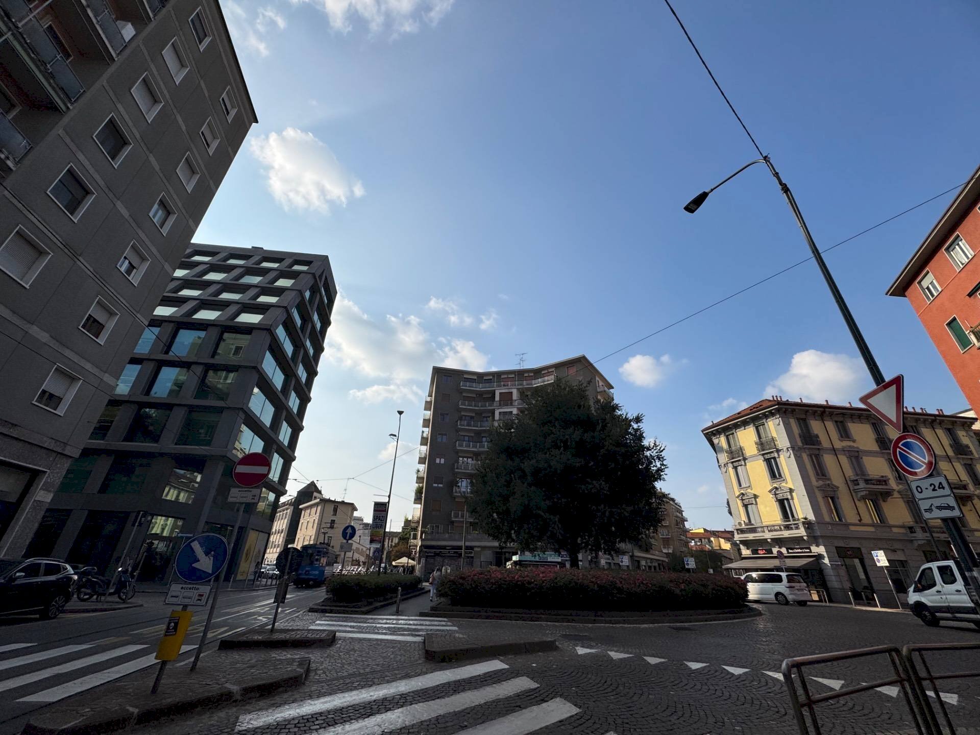 Foto 3 - Locale Commerciale Piazza Tito Minniti, Milano - foto 2