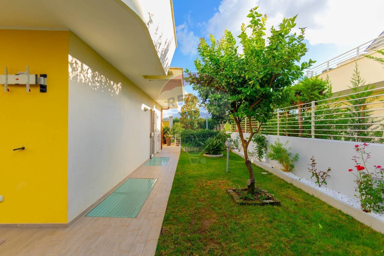 Giardino - Villa Via Vienna
 
18/20, Casamassima - photo 2