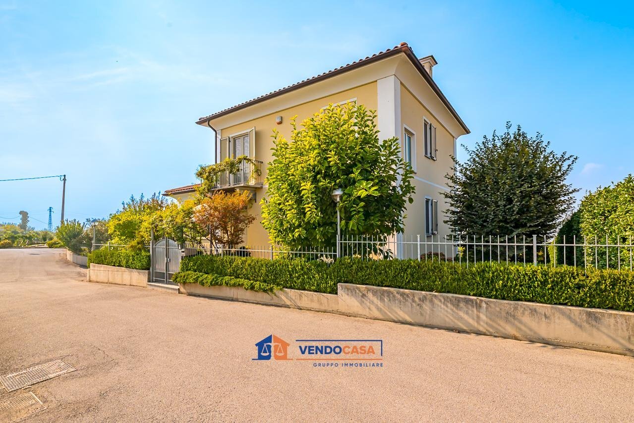 Independent house Verduno - photo 2