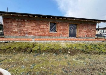 Facciata - Villa via Giuseppe Mazzini, Brebbia - foto 31