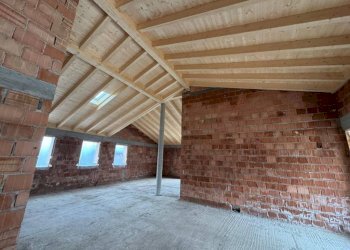 Stanza non arredata - Villa via Giuseppe Mazzini, Brebbia - foto 3