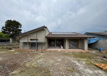 Facciata - Villa via Giuseppe Mazzini, Brebbia - foto 2