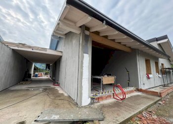 Facciata - Villa via Giuseppe Mazzini, Brebbia - foto 26