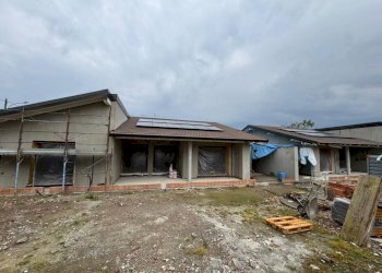 Facciata - Villa via Giuseppe Mazzini, Brebbia - foto 28