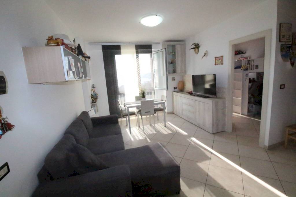 Soggiorno - Three-room apartment via Evasio Montanella, Genova - photo 3