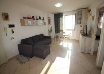 Salone - Three-room apartment via Evasio Montanella, Genova - photo 12