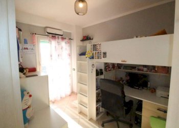 Camera da letto - Three-room apartment via Evasio Montanella, Genova - photo 14