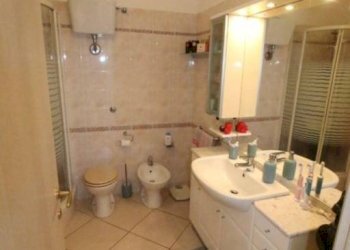 Bagno - Three-room apartment via Evasio Montanella, Genova - photo 7