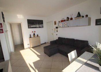 Salone - Three-room apartment via Evasio Montanella, Genova - photo 11