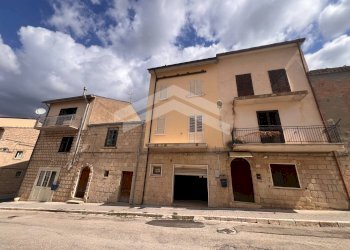 Foto 1 - Stabile - Palazzo Via IV Novembre
 
30, Petrella Tifernina - foto 1