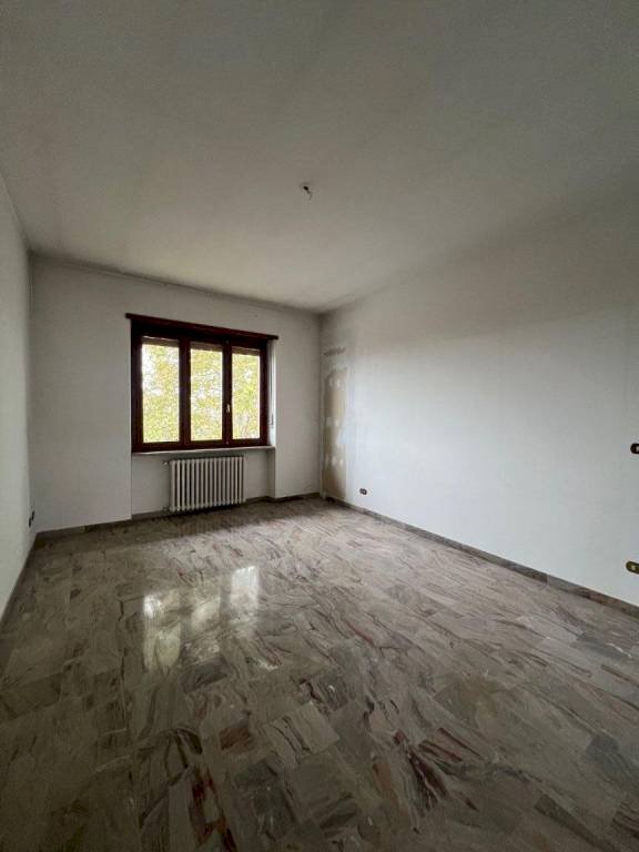 Camera da letto - Quadrilocale via Camillo Benso di Cavour, Bagnolo Piemonte - foto 3