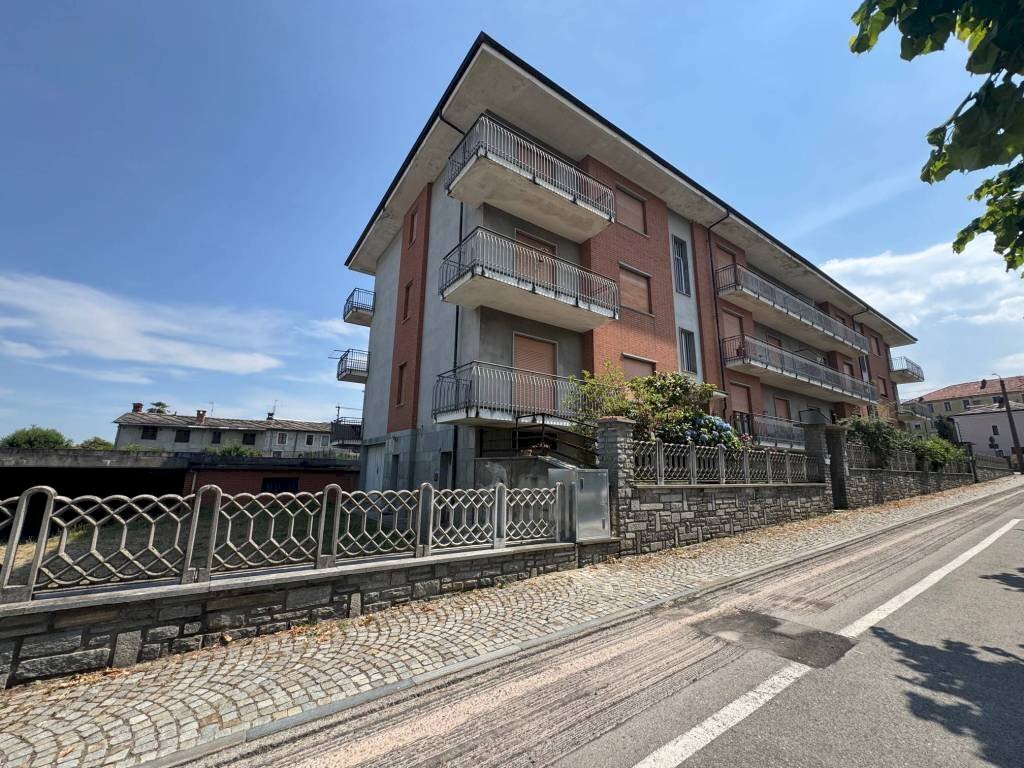 Facciata - Quadrilocale via Camillo Benso di Cavour, 7, Bagnolo Piemonte - foto 1