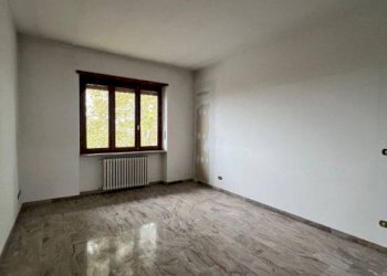 Camera da letto - Quadrilocale via Camillo Benso di Cavour, Bagnolo Piemonte - foto 3