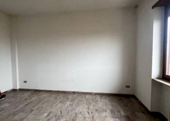Camera da letto - Quadrilocale via Camillo Benso di Cavour, Bagnolo Piemonte - foto 4