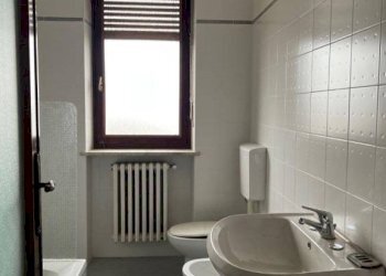 Bagno - Quadrilocale via Camillo Benso di Cavour, Bagnolo Piemonte - foto 8