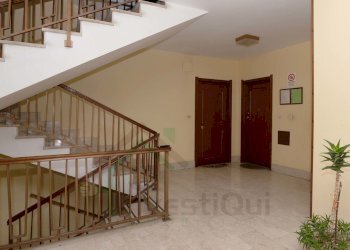 atrio ingresso2.jpg - Quadrilocale Ciriè - foto 6