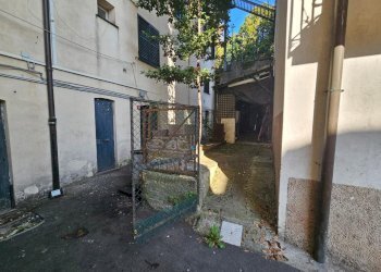 Esterno (3).jpg - Appartamento Via Gavino 30, Campomorone - foto 28