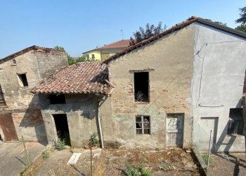 cortile interno - Villa Via Nicolò Sfrondati 88, Polesine Zibello - foto 18