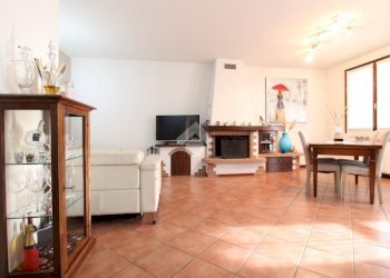Three-room apartment Via Sacrati, Castellarano - photo 4