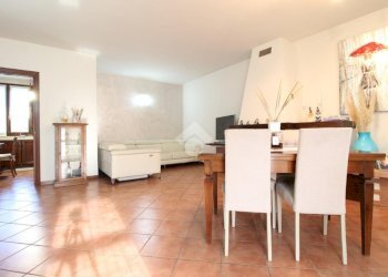 Three-room apartment Via Sacrati, Castellarano - photo 8