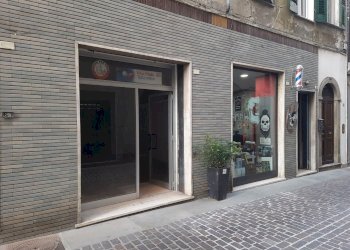 Locale Commerciale Via Roma, Ovada - foto 1