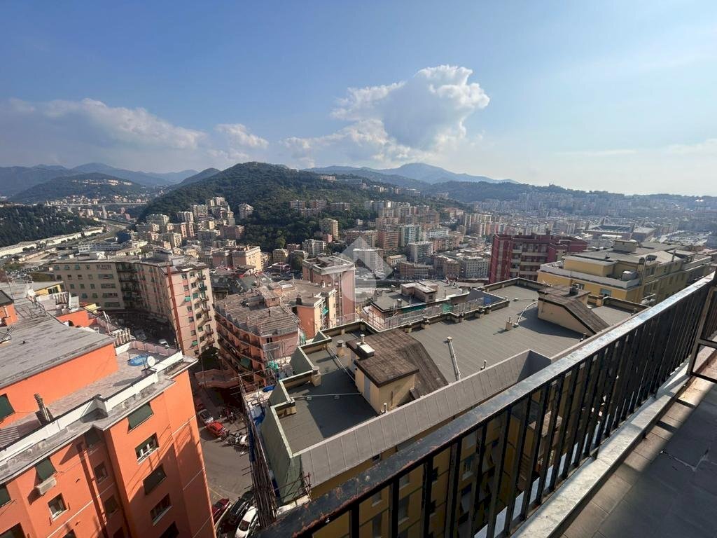 Quadrilocale Via Antonio Burlando, Genova (zona Marassi) - foto 1