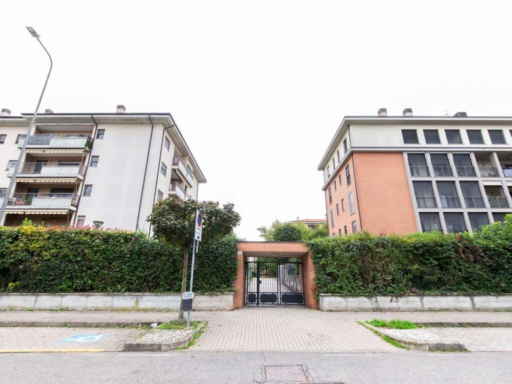 Four-room apartment Via Amerigo Vespucci, Cesano Boscone - photo 1
