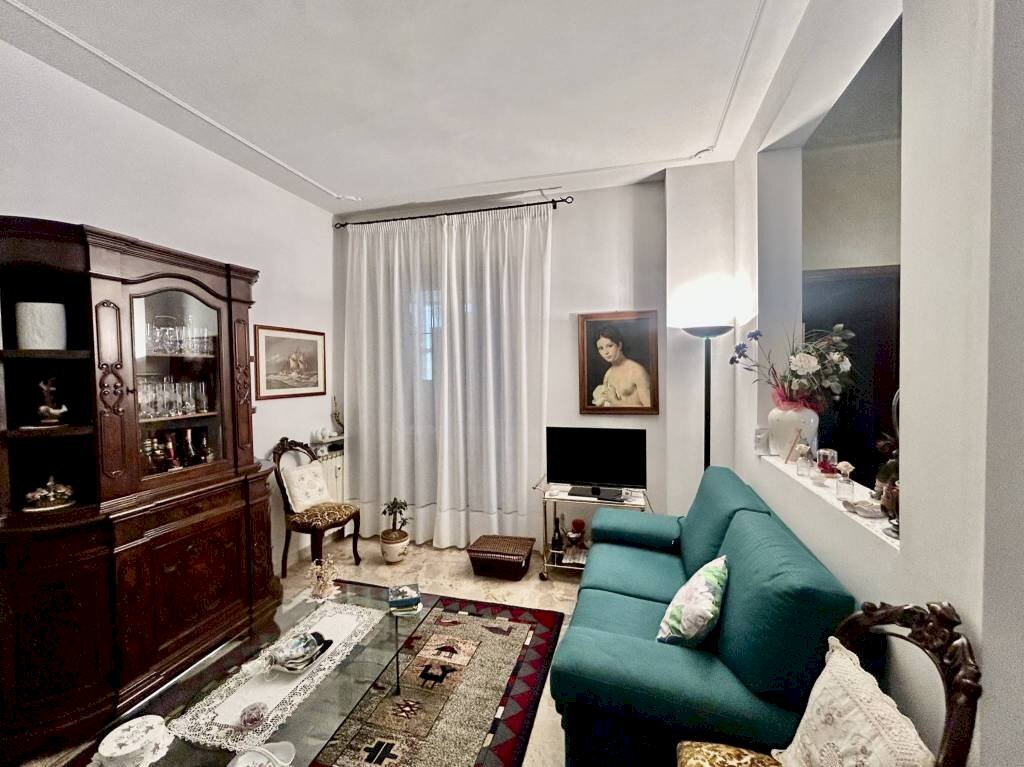 Salone - Appartamento corso Europa, 70, Alba - foto 2
