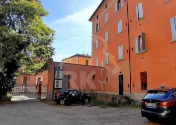 cortile.jpg - Locale Commerciale via Castiglione, Bologna - foto 3