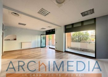 Foto 1 - Negozio Piazza delle Tessitrici, Malnate - foto 1