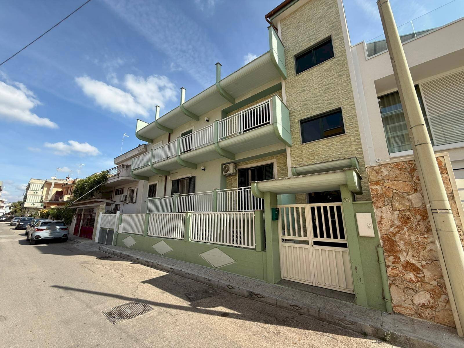 Foto 1 - Stabile - Palazzo Via Padre Pio
 
24, Palagiano - foto 1