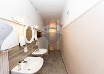 Bagno - Locale Commerciale via Garibaldi
4, Vanzago - foto 22