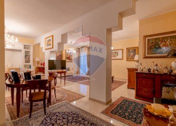 Sala da pranzo - Quadrilocale Via Vitantonio Di Cagno
 
6, Bari - foto 3