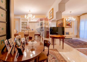 Sala da pranzo - Quadrilocale Via Vitantonio Di Cagno
 
6, Bari - foto 4