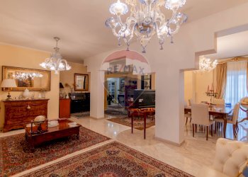 Sala da pranzo - Quadrilocale Via Vitantonio Di Cagno
 
6, Bari - foto 12