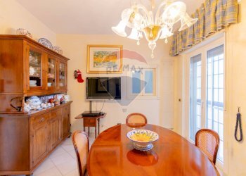 Sala da pranzo - Quadrilocale Via Vitantonio Di Cagno
 
6, Bari - foto 16