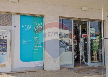 Edificio all\'aperto - Attività Commerciale Via Giuseppe Tatarella
 
14, Noicàttaro - foto 2