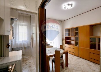 Sala da pranzo - Appartamento Via De Laurentis
 
13, Bari - foto 11