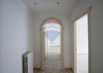 Hall / corridoio - Trilocale Piazza Federico II di Svevia
 
5, Valenzano - foto 3