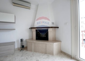 Soggiorno - Trilocale Piazza Federico II di Svevia
 
5, Valenzano - foto 5