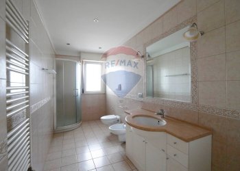 Bagno - Trilocale Piazza Federico II di Svevia
 
5, Valenzano - foto 11