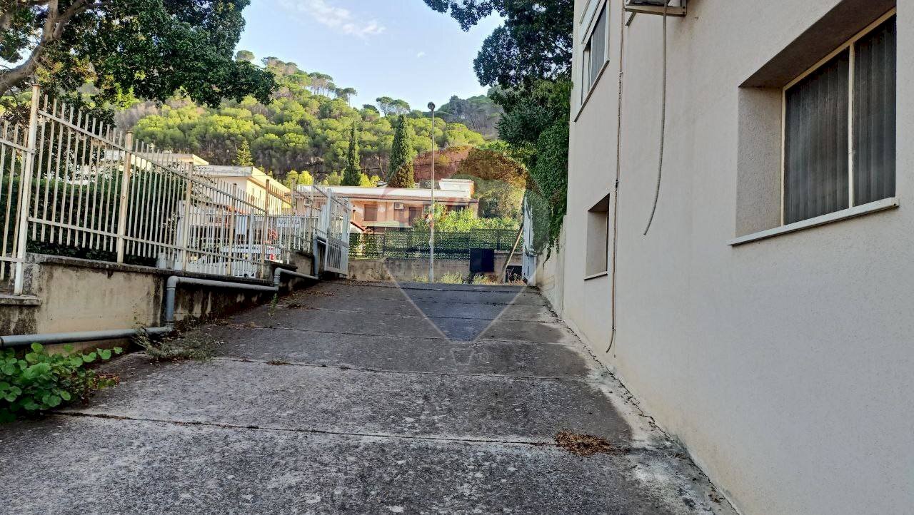 Ingresso cancello - Box VIA CASTELLANA
 
191, Palermo - foto 1