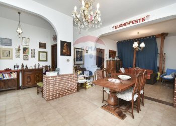 Sala da pranzo - Villa Via Enrico Fermi
 
82, Belpasso - foto 8