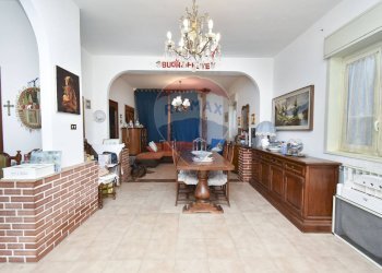 Sala da pranzo - Villa Via Enrico Fermi
 
82, Belpasso - foto 10