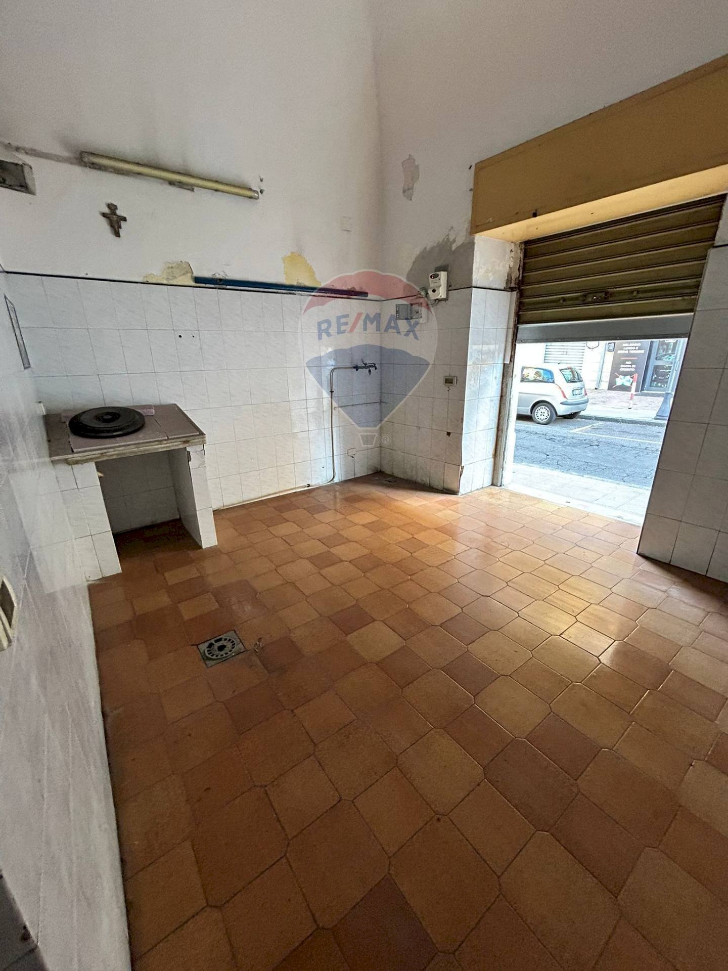 interno - Commercial Premises Via Roma
 
103, San Giovanni la Punta - photo 2